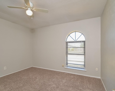 5702 Magnolia Lane - Photo Thumbnail 8