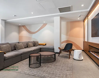 161 Lenox Road - Photo Thumbnail 4