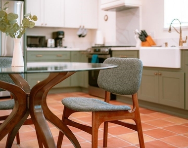 613 W Olive - Photo Thumbnail 2