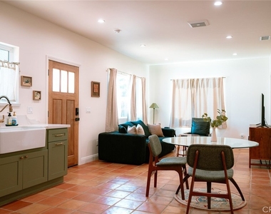 613 W Olive - Photo Thumbnail 5