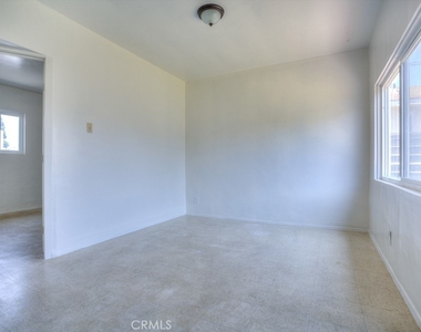 1003 Simmons Ave - Photo Thumbnail 5