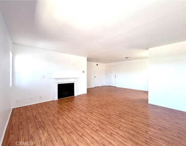 13512 Moorpark - Photo Thumbnail 3