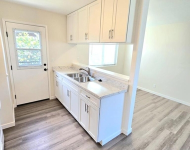 2974 Sherwin Avenue - Photo Thumbnail 3