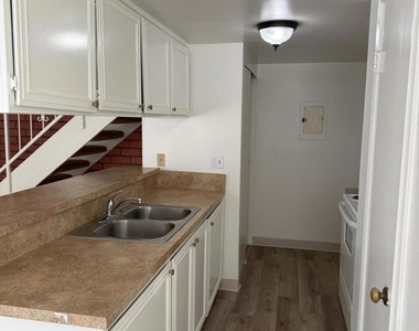 752 W Hemlock Street - Photo Thumbnail 9