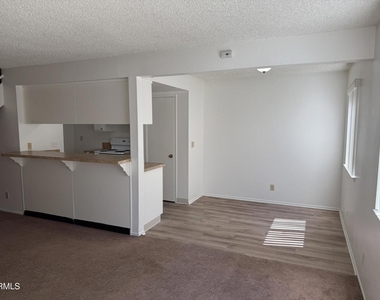 752 W Hemlock Street - Photo Thumbnail 6