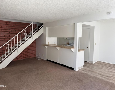 752 W Hemlock Street - Photo Thumbnail 4