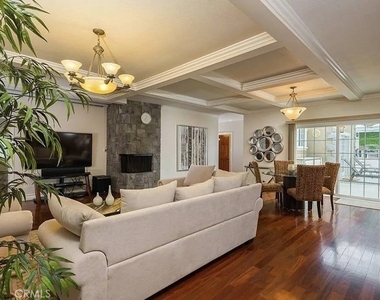 1509 Hollencrest - Photo Thumbnail 8