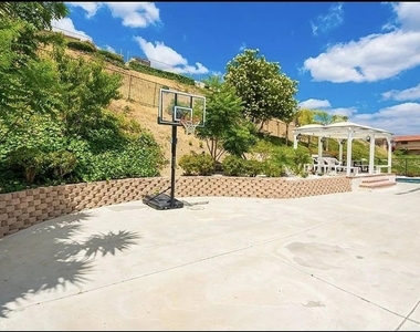 1509 Hollencrest - Photo Thumbnail 31