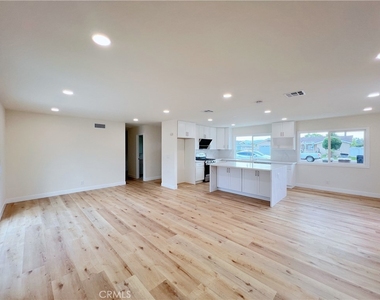 5261 Raintree St - Photo Thumbnail 7