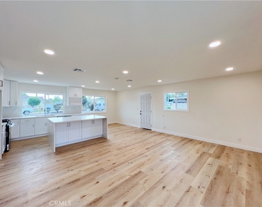 5261 Raintree St - Photo Thumbnail 6