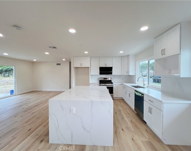 5261 Raintree St - Photo Thumbnail 5