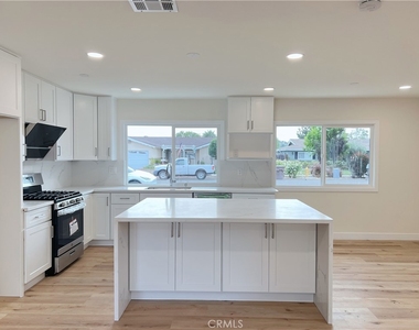 5261 Raintree St - Photo Thumbnail 2