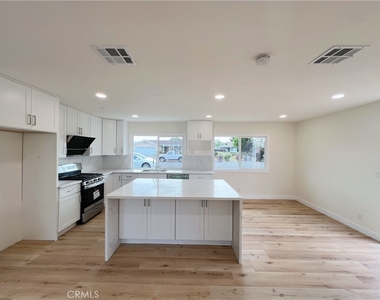 5261 Raintree St - Photo Thumbnail 3