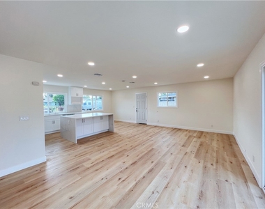 5261 Raintree St - Photo Thumbnail 8
