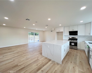 5261 Raintree St - Photo Thumbnail 4