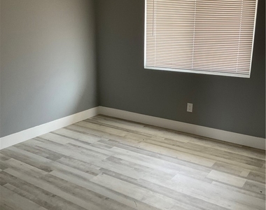 2405 Tahoe Circle - Photo Thumbnail 3