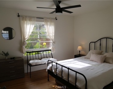 5724 Rhodes Avenue - Photo Thumbnail 8