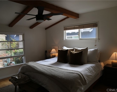 5724 Rhodes Avenue - Photo Thumbnail 11