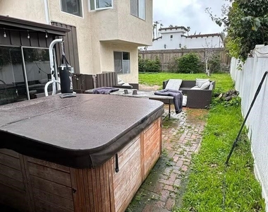 4909 Gaviota Avenue - Photo Thumbnail 1