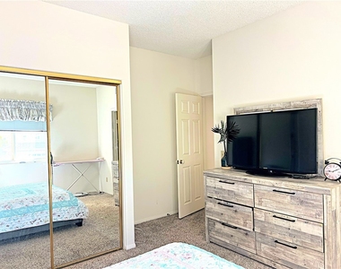 42205 Round Hill Drive - Photo Thumbnail 24