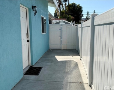 7845 Woodlake Avenue - Photo Thumbnail 8