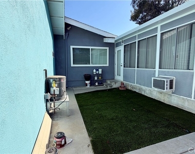 7845 Woodlake Avenue - Photo Thumbnail 9