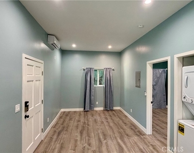 7845 Woodlake Avenue - Photo Thumbnail 4