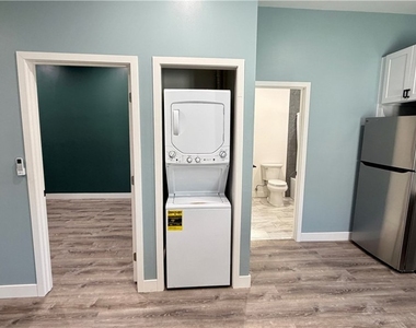 7845 Woodlake Avenue - Photo Thumbnail 3