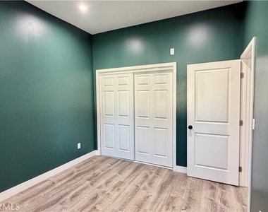 7845 Woodlake Avenue - Photo Thumbnail 5