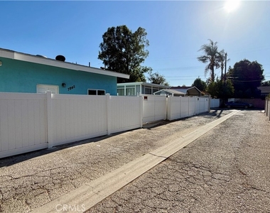 7845 Woodlake Avenue - Photo Thumbnail 11
