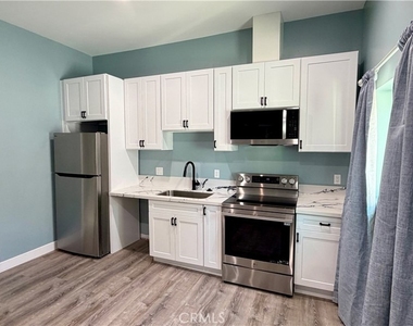 7845 Woodlake Avenue - Photo Thumbnail 2