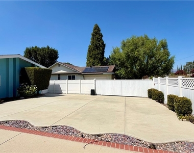 7843 Woodlake Avenue - Photo Thumbnail 32