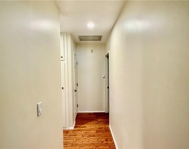 7843 Woodlake Avenue - Photo Thumbnail 15