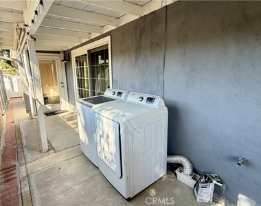 7843 Woodlake Avenue - Photo Thumbnail 25