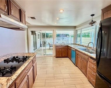 7843 Woodlake Avenue - Photo Thumbnail 8