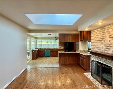 7843 Woodlake Avenue - Photo Thumbnail 11