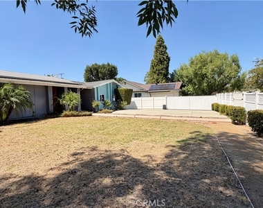 7843 Woodlake Avenue - Photo Thumbnail 31