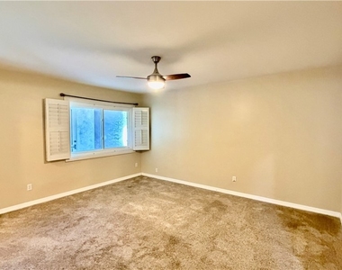 7843 Woodlake Avenue - Photo Thumbnail 17