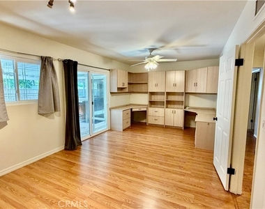 7843 Woodlake Avenue - Photo Thumbnail 12