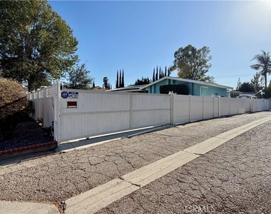 7843 Woodlake Avenue - Photo Thumbnail 26