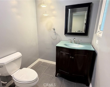 7843 Woodlake Avenue - Photo Thumbnail 21