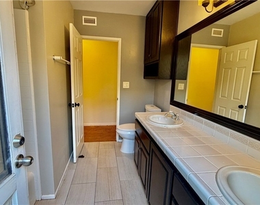 7843 Woodlake Avenue - Photo Thumbnail 23
