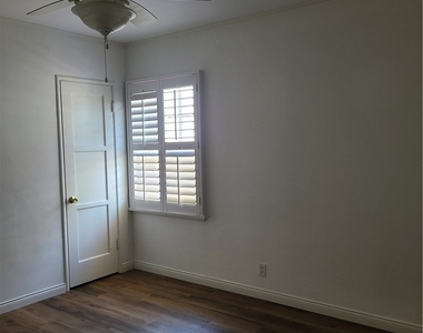 10421 Margate Street - Photo Thumbnail 9