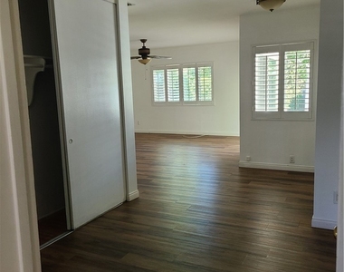 10421 Margate Street - Photo Thumbnail 8