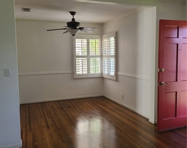 10421 Margate Street - Photo Thumbnail 3