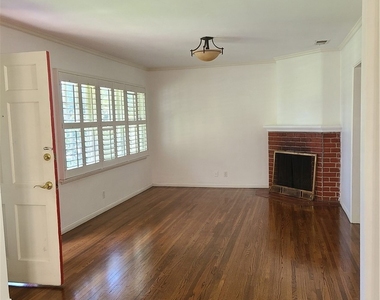 10421 Margate Street - Photo Thumbnail 2