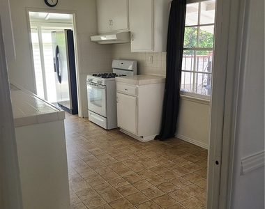 10421 Margate Street - Photo Thumbnail 4