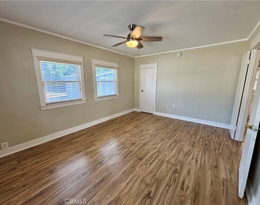 323 W 82nd Street - Photo Thumbnail 8
