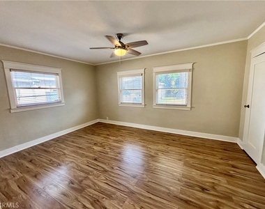 323 W 82nd Street - Photo Thumbnail 7