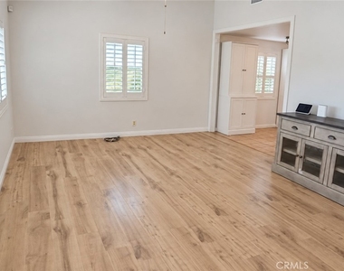 8806 Walnut Street - Photo Thumbnail 2